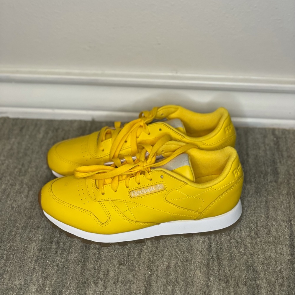 Yellow Reebok shoes - Picture 3 of 5